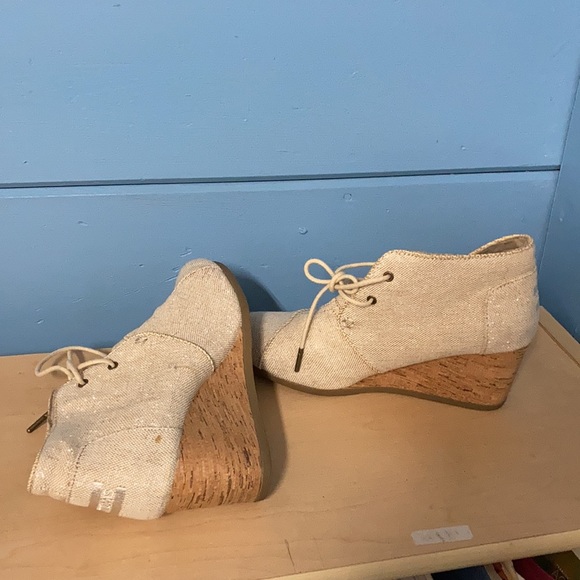 Toms Shoes Sparkly Wedge Heels Lace Up Size 9 - Picture 3 of 5